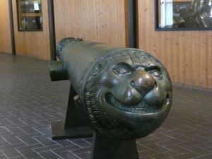 Image of a cannon with a lion's face.